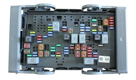 do electric cars have fuse boxes|ev fuse sizes.